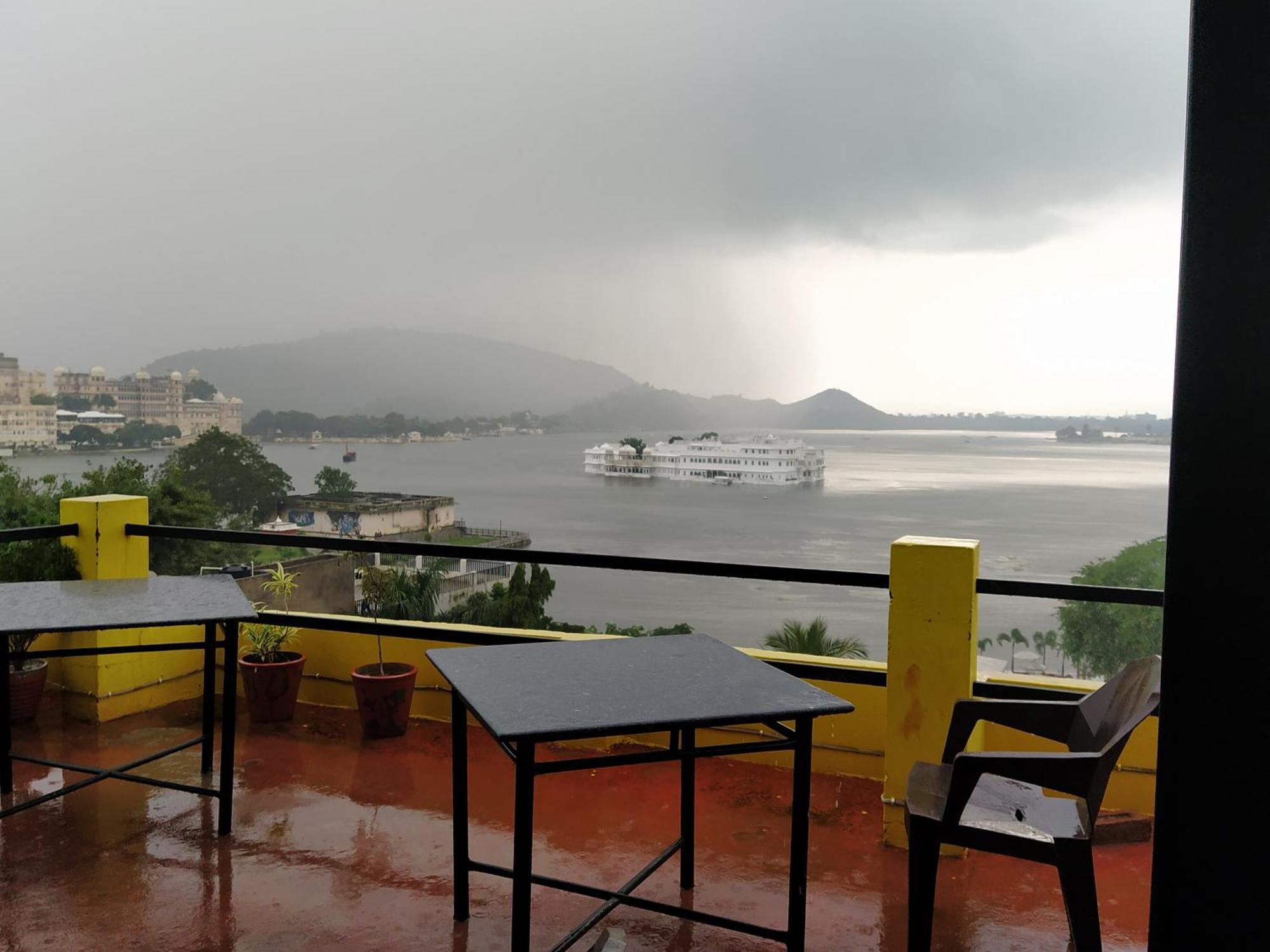 Hotel Lake Star Udaipur Buitenkant foto