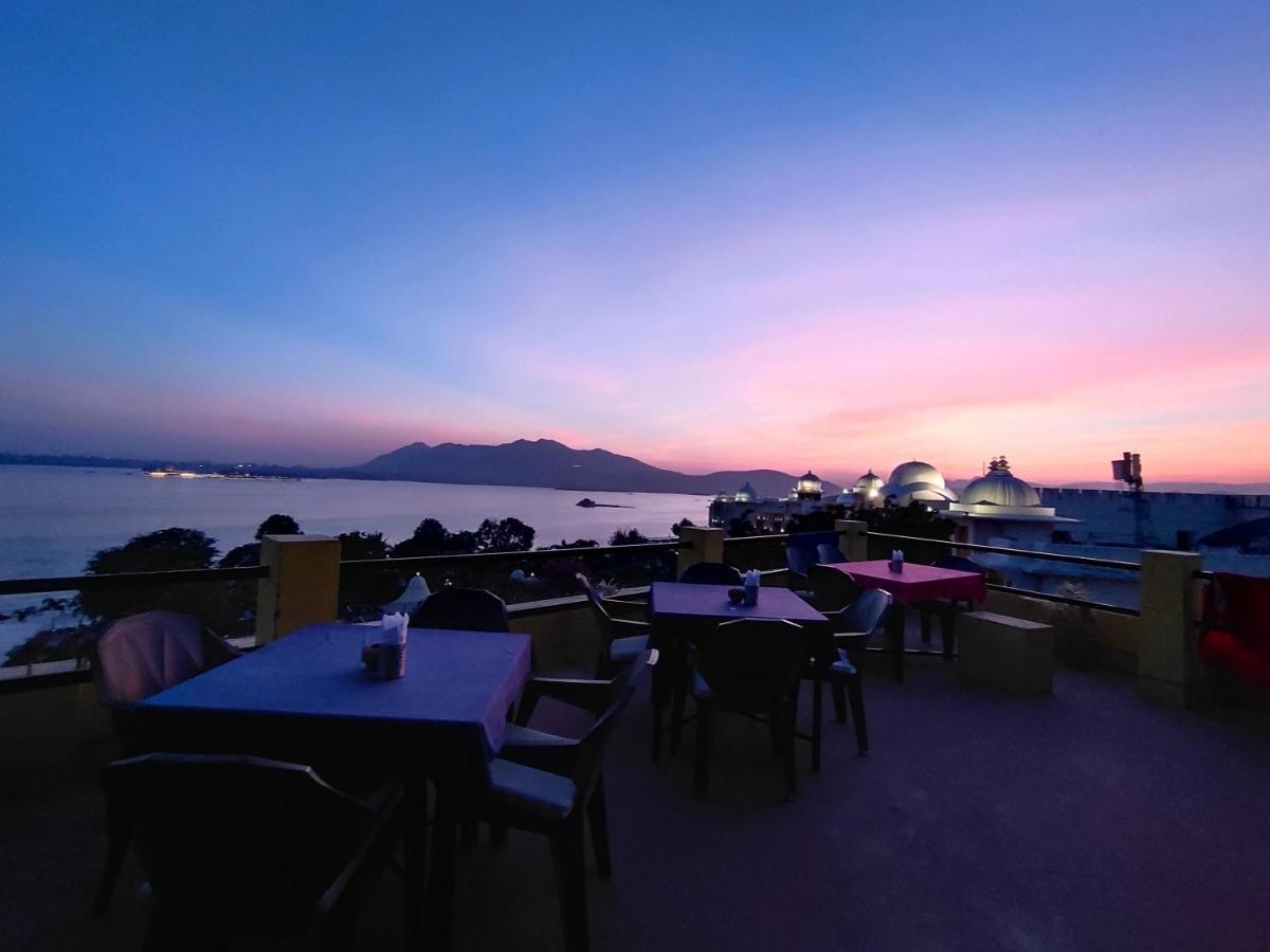 Hotel Lake Star Udaipur Buitenkant foto