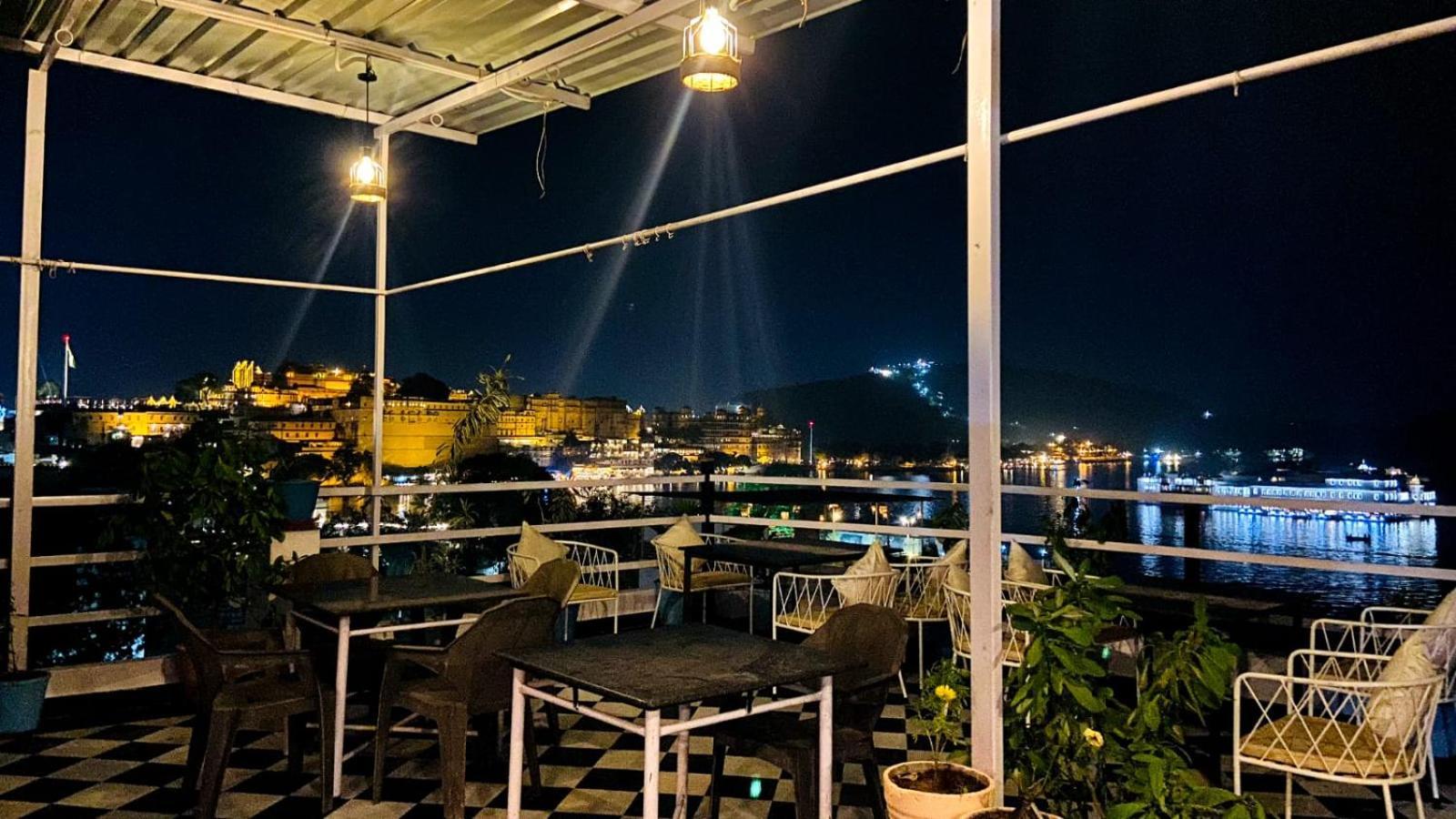 Hotel Lake Star Udaipur Buitenkant foto
