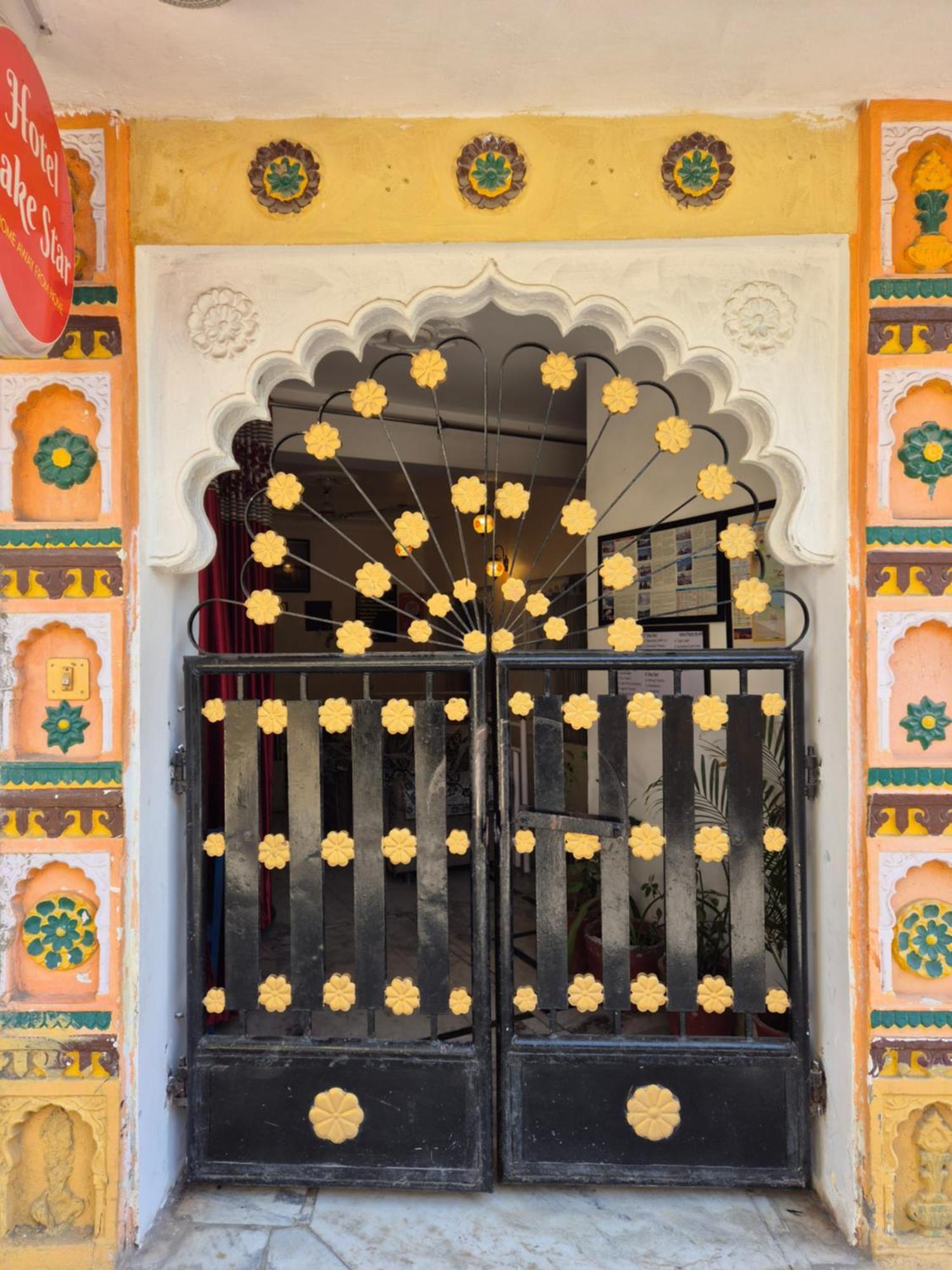 Hotel Lake Star Udaipur Buitenkant foto