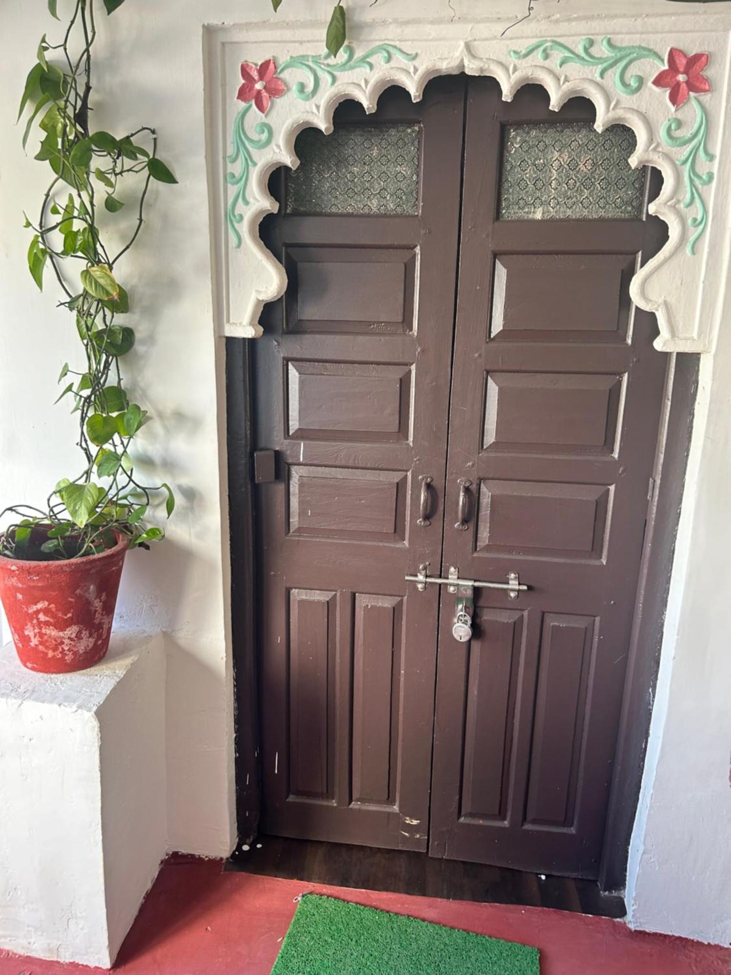 Hotel Lake Star Udaipur Buitenkant foto