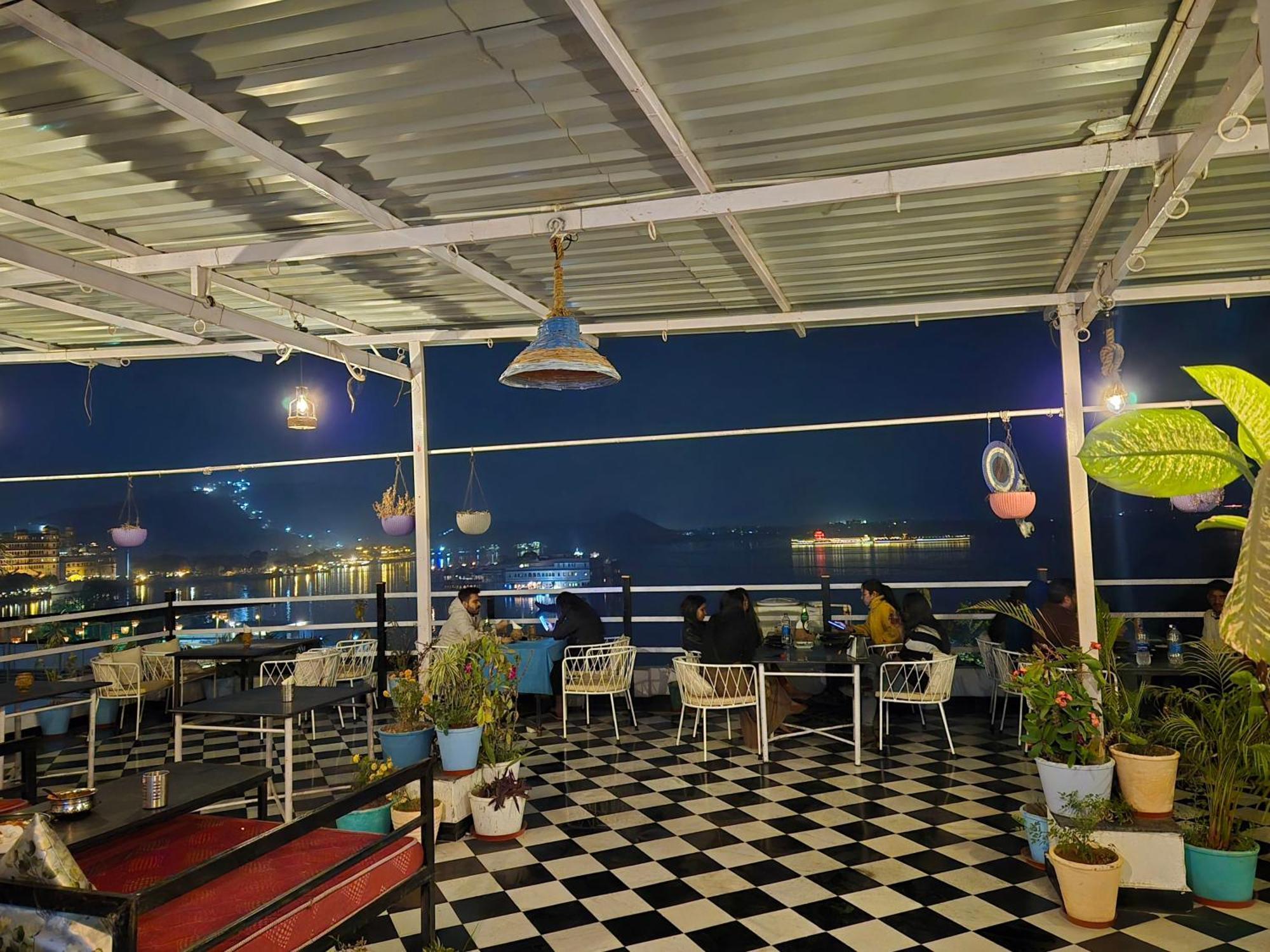 Hotel Lake Star Udaipur Buitenkant foto
