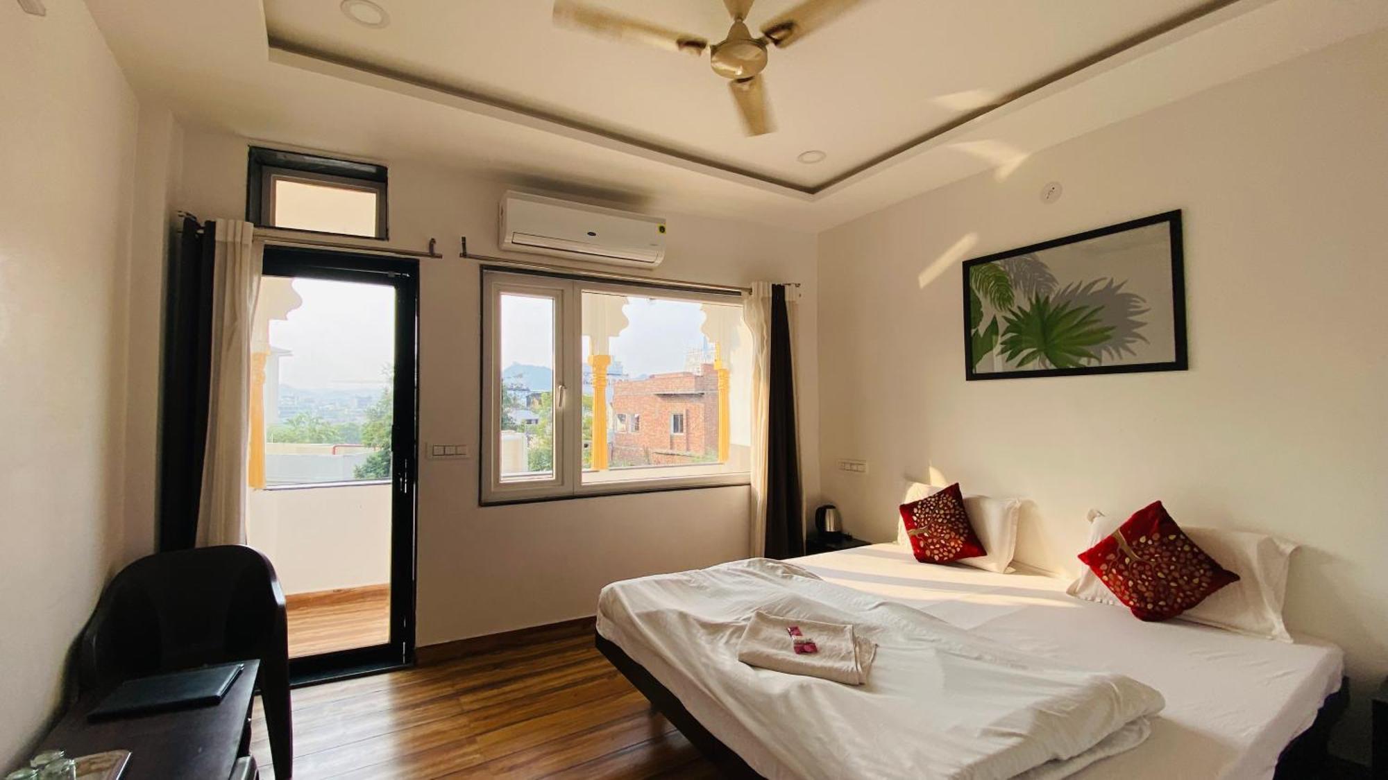 Hotel Lake Star Udaipur Buitenkant foto